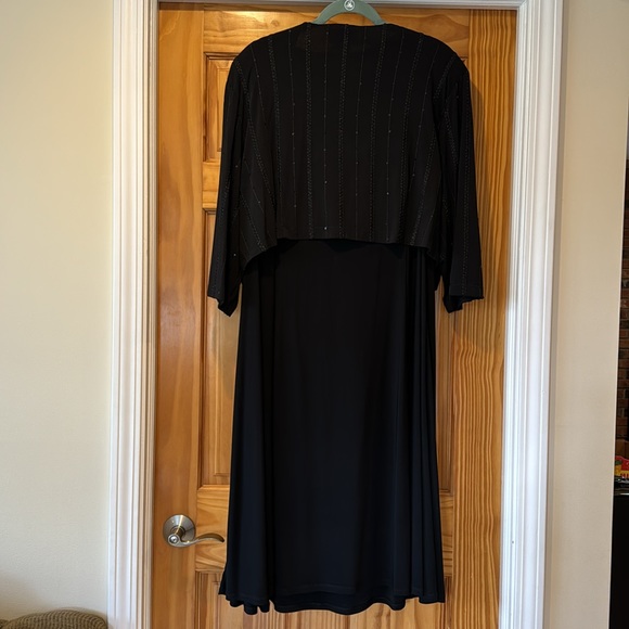 Julian Taylor Dress Set - Picture 4 of 9